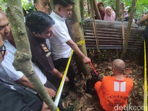 Tukang Pijat Malang Mutilasi Pria Surabaya Peragakan 21 Adegan Rekonstruksi Tukang Pijat Malang Mutilasi Pria Surabaya Peragakan 21 Adegan Rekonstruksi