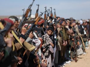 Rudal-rudal Beterbangan di Langit Yaman