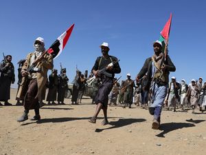 Diam-diam, AS Minta Bantuan Iran Setop Serangan Houthi di Laut Merah