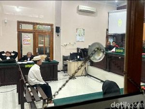 Ayah Bejat Hamili Putri Kandung di Mojokerto Dituntut 17 Tahun Penjara Ayah Bejat Hamili Putri Kandung di Mojokerto Dituntut 17 Tahun Penjara
