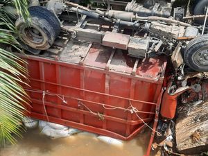 Truk Angkut Padi Masuk Jurang di Aceh Selatan, 2 Orang Terluka