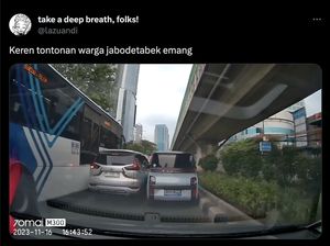 Heboh Dua Mobil Ogah Ngalah Berujung Serempetan Heboh Dua Mobil Ogah Ngalah Berujung Serempetan