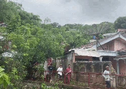 Gemuruh Tanah Timbun 10 Rumah Warga di Cibadak Sukabumi