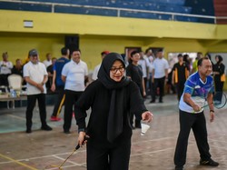 Keseruan Bupati Ipuk Main Badminton Bareng Forkopimda Banyuwangi