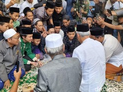 Kunjungi Ponpes Ngrukem Bantul, Ganjar Dhahar Kembul Bareng Kiai-Santri