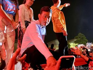 Gibran Buka Suara soal Viral Beras Bulog Berstiker Paslon 02 Gibran Buka Suara soal Viral Beras Bulog Berstiker Paslon 02