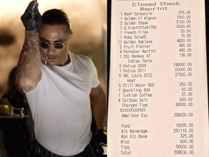 Gokil! Salt Bae Pamer Tagihan Makan Pelanggan Sampai Rp 1,7 Miliar Gokil! Salt Bae Pamer Tagihan Makan Pelanggan Sampai Rp 1,7 Miliar