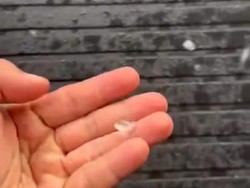 Hujan Es Terjadi di Malang