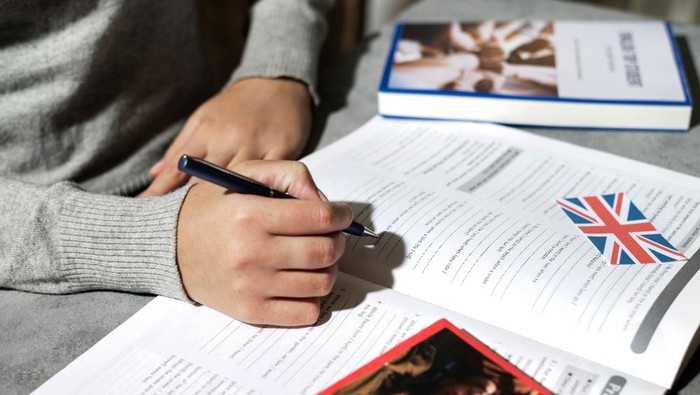 Siap TKA Bahasa Inggris SMA? Yuk, Latihan Soal Biar Makin Jago!