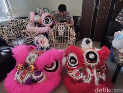Pesanan Barongsai di Sidoarjo Naik 40 Persen Jelang Imlek