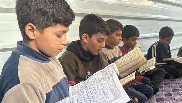 Potret Anak-anak Kamp Pengungsi Gaza Hafalan Al-Quran di Tengah Agresi