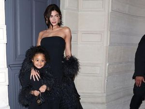 Kylie Jenner Alami Depresi Pascamelahirkan, Sampai Kesulitan Cari Nama Anak Kylie Jenner Alami Depresi Pascamelahirkan, Sampai Kesulitan Cari Nama Anak