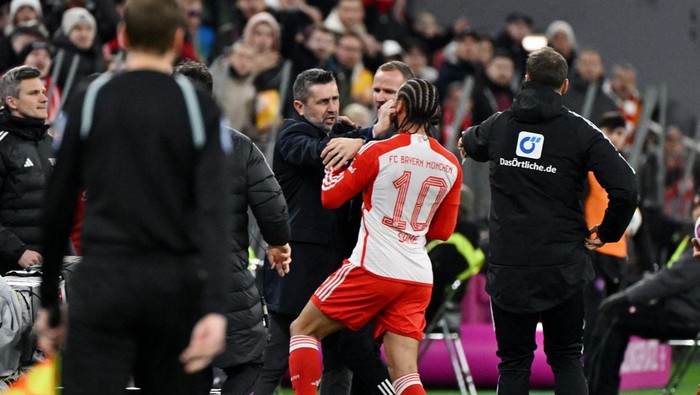 Leroy Sane vs Nenad Bjelica, Bayern vs Union Berlin Soccer Football - Bundesliga - Bayern Munich v 1. FC Union Berlin - Allianz Arena, Munich, Germany - January 24, 2024 1. FC Union Berlin coach Nenad Bjelica clashes with Bayern Munich's Leroy Sane before being shown a red card by referee Frank Willenborg REUTERS/Angelika Warmuth DFL REGULATIONS PROHIBIT ANY USE OF PHOTOGRAPHS AS IMAGE SEQUENCES AND/OR QUASI-VIDEO.
