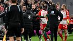 Foto: Muka Sane Dihantam Pelatih Tim Lawan Saat Bayern Vs Union Berlin