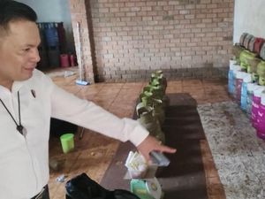 Gudang Pengoplosan Gas di Pangkalpinang Digerebek Polisi, Ratusan Tabung Disita