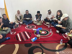 Berkunjung ke Lampung, Mahfud Mampir-Makan di Rumah Warga