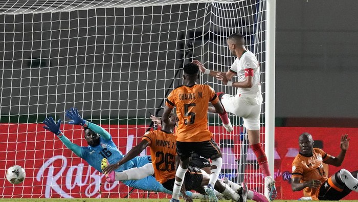 Moroccos Hakim Ziyech scores his sides first goal during the African Cup of Nations Group F soccer match between Morocco and Zambia at the Laurent Pokou Stadium in San Pedro, Ivory Coast, Wednesday, Jan. 24, 2024. (AP Photo/Sunday Alamba)