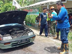 Mobil Terbakar di Jalan Jogja-Wonosari Gunungkidul, Diduga Akibat Korsleting