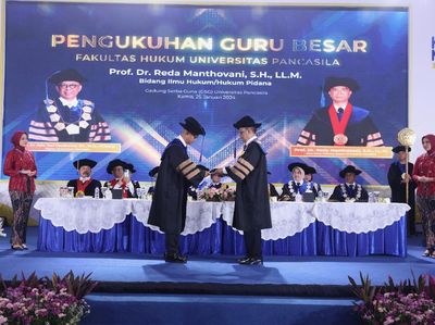 Momen Pengukuhan Guru Besar Hukum Pidana Kampus UP