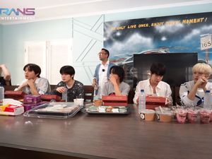 NCT 127 Dijamu Raffi Nagita, Cicip Seblak dan Cwie Mie NCT 127 Dijamu Raffi Nagita, Cicip Seblak dan Cwie Mie