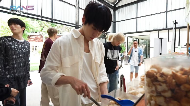 NCT 127 dijamu makanan Indonesia oleh Raffi dan Nagita
