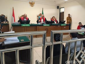 Ortu Ungkap Awal Mula Diberi Kabar Bripda ID Tewas Tertembak Ortu Ungkap Awal Mula Diberi Kabar Bripda ID Tewas Tertembak