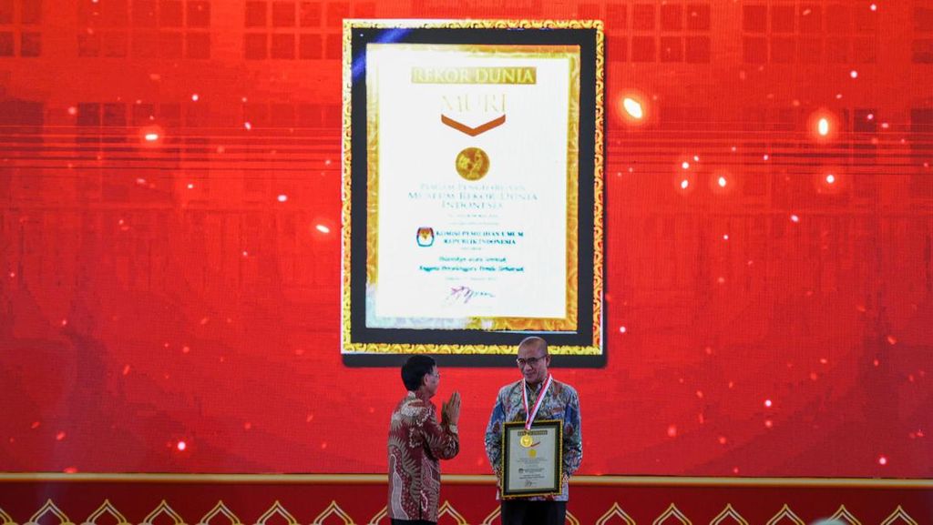 KPU Raih Rekor MURI Usai Lantik 5,7 Juta Anggota KPPS Serentak Se-Indonesia KPU Raih Rekor MURI Usai Lantik 5,7 Juta Anggota KPPS Serentak Se-Indonesia