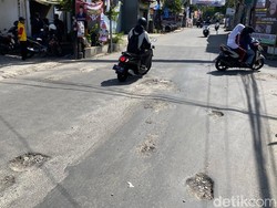 Waspada! Banyak Lubang di Jalan Cinambo Bandung