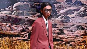 Foto: Raihan Fahrizal, Model Indonesia Pertama di Fashion Show Louis Vuitton