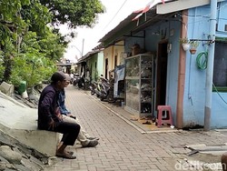 Densus Sita Sajam dan Senapan Angin dari Rumah Terduga Teroris di Solo