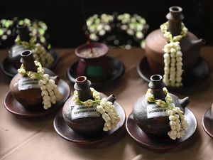 Melihat Jamasan Pusaka Saat Pengukuhan Reksa Praja di Kebumen