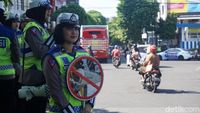 Polwan Gelorakan Surabaya Bebas Knalpot Brong
