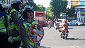 Polwan Gelorakan Surabaya Bebas Knalpot Brong