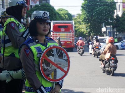 Polwan Gelorakan Surabaya Bebas Knalpot Brong