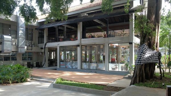 Potret Lahan Nganggur Disulap Jadi Kawasan Resto Ala Bali
