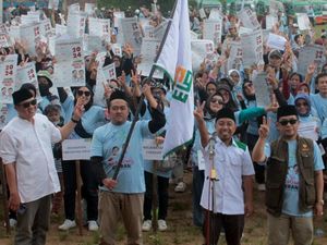 Samawi Lepas Relawan Kampanyekan Prabowo-Gibran di Bandung