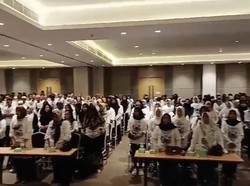 Nderek Kiai, Santri di Surabaya Dukung Prabowo-Gibran Menang 1 Putaran