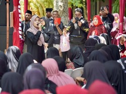 Di Lumajang, Atikoh Beberkan Program Ganjar-Mahfud 1 Keluarga Miskin 1 Sarjana