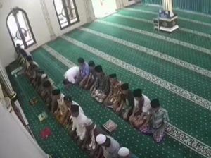 Pria Siak Meninggal dalam Posisi Sujud Saat Salat di Masjid