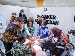 Resmikan Mal Pelayanan Publik di Medan, Bobby: Pengurusan Izin Lebih Efisien