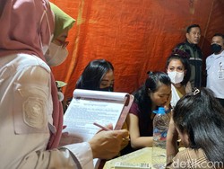 Warung Remang-remang di Kalimas Digerebek Satpol PP, 2 Pemandu Lagu Diciduk