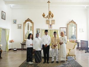 Ajak Istri dan Putrinya, Anies Kunjungi Kedaton Kesultanan Ternate