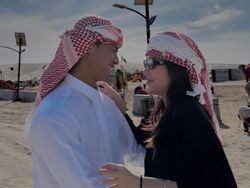 Momen Langka Pratama Arhan dan Azizah Pamer Mesra, Kompak Bersorban di Qatar