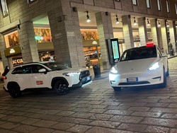 Deretan Mobil Mewah Jadi Taksi di Milan: Ada Lexus hingga Tesla