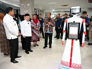 Maruf Apresiasi Layanan RS Wongsonegoro Sudah Digital: Pakai Robot Pemandu