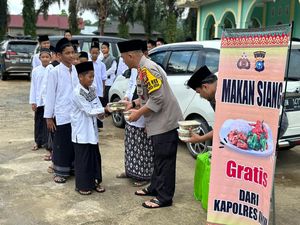 Kapolres Inhu Siapkan Makan Siang Untuk Santri-Jemaah, Bayar Pakai Doa