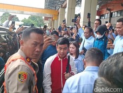 Gibran Kunjungi Jayapura Papua, Jadi Rebutan Selfie Pendukung