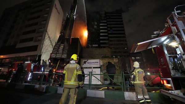 Kebakaran Melalap Sebuah Rumah Sakit di Iran