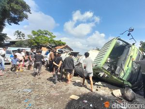 Polisi Ungkap Dugaan Penyebab Truk Tangki yang Hantam 4 Mobil di Sumedang Polisi Ungkap Dugaan Penyebab Truk Tangki yang Hantam 4 Mobil di Sumedang