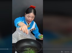 Mukbang Tusuk Gigi di Luar Nalar Konten Kreator Korsel